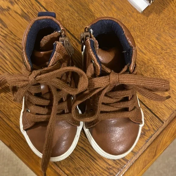 Cat & Jack tan little boy shoes. Size 5. Great condition! - Picture 5 of 9